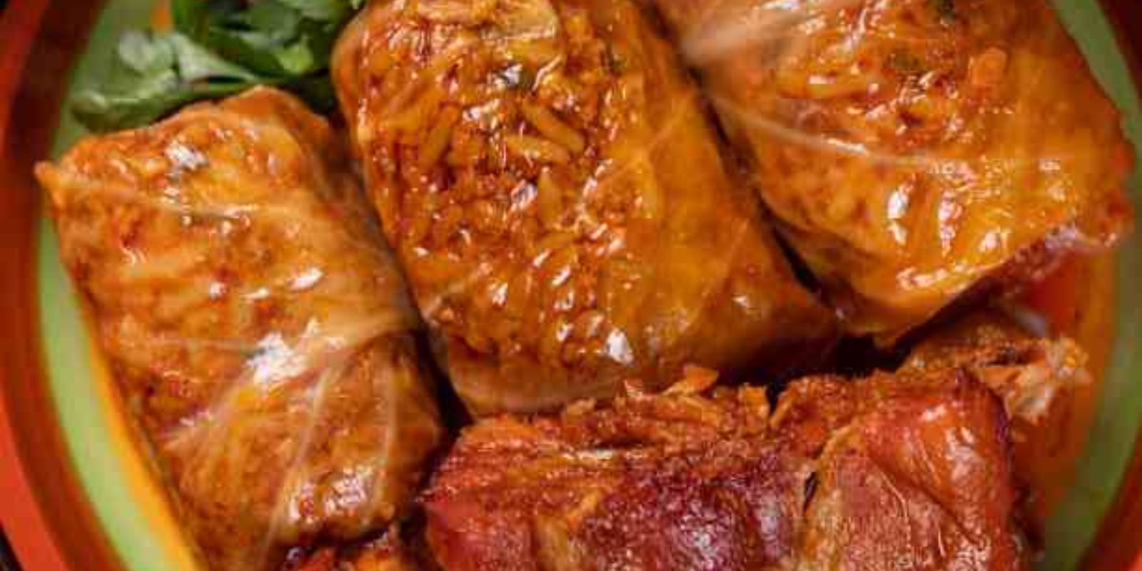 Geschmorte Kohlrouladen: Ein Gaumenschmaus zum Genießen!