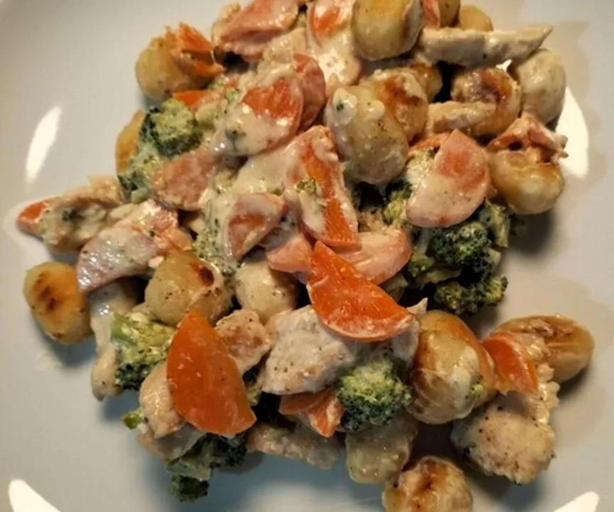 Gnocchi mit Hühnerfleisch, Brokkoli und Karotten: Ein Genuss für die Sinne