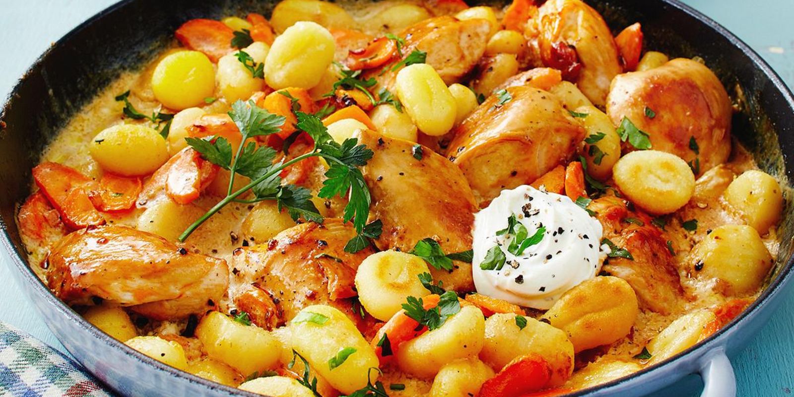 Gnocchi mit Hühnerfleisch, Brokkoli und Karotten