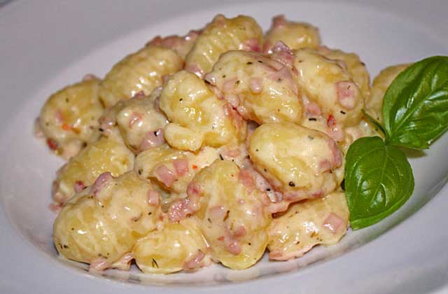 Gnocchi mit Kase Knoblauch Schinkensobe