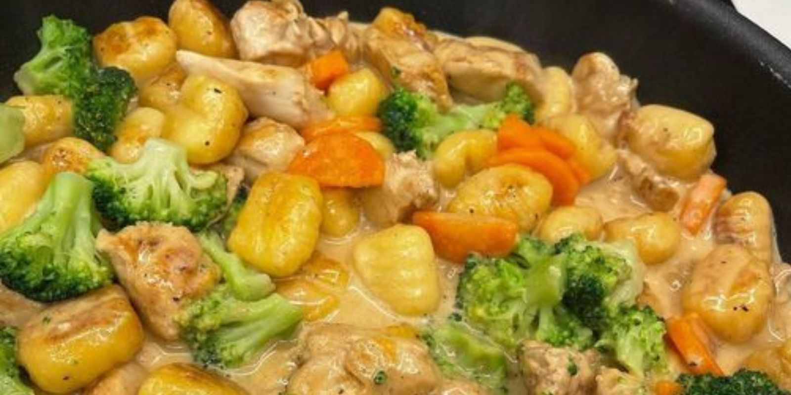 Gnocci mit Hühnerfleisch Brokkoli und Karotten