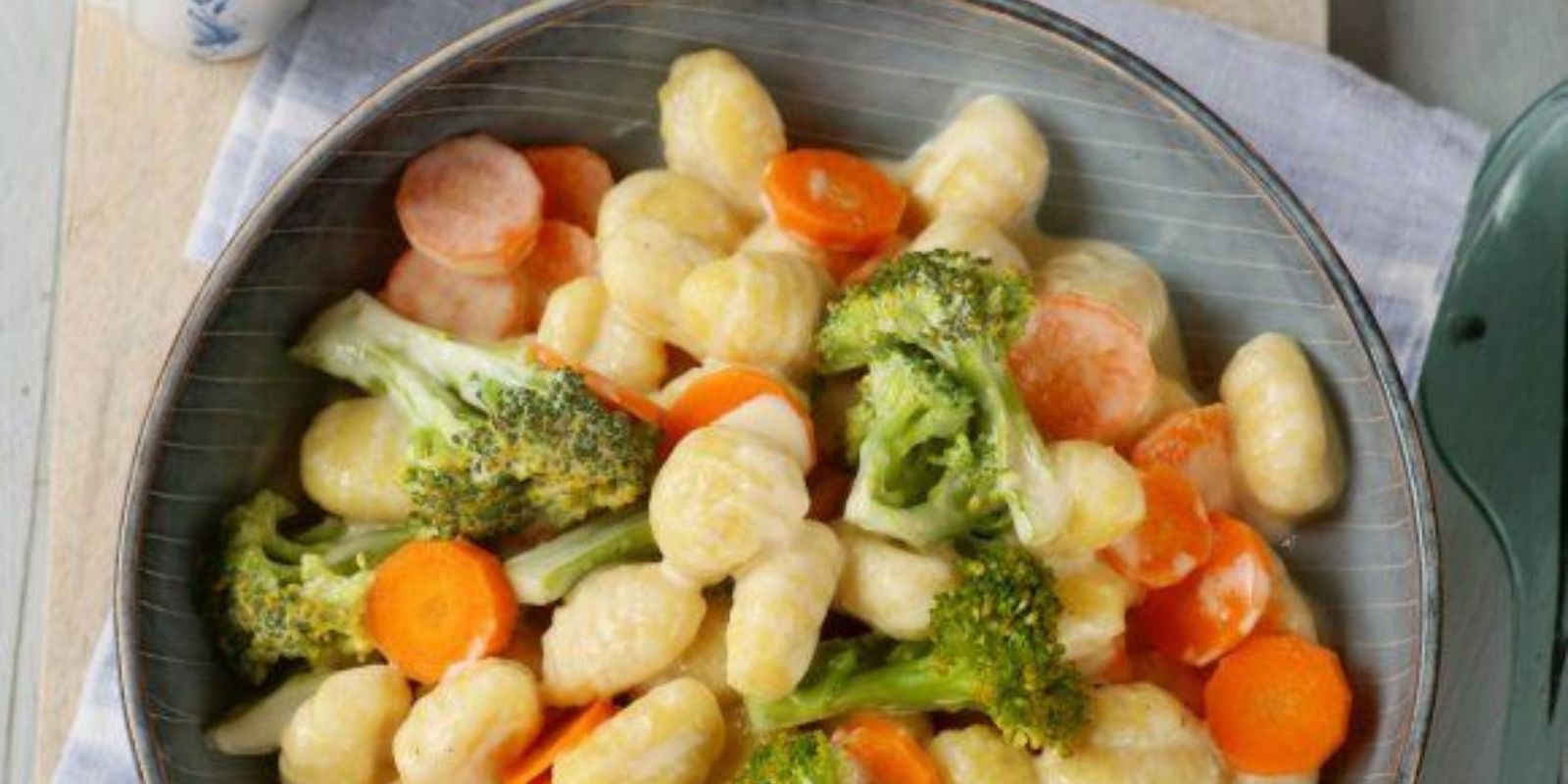 Gnocci mit Hühnerfleisch Brokkoli und Karotten