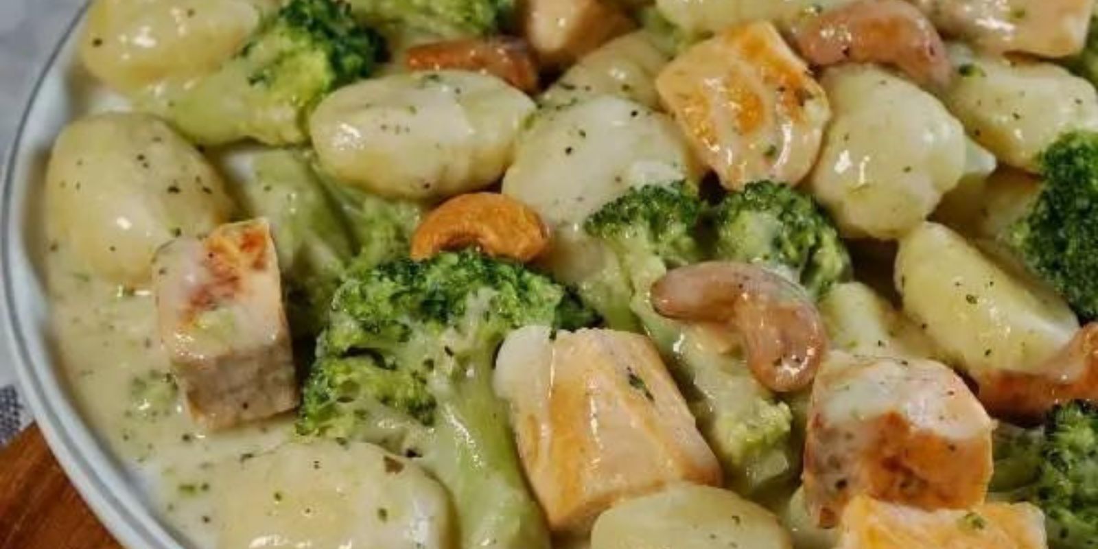 Gnocci mit Hühnerfleisch Brokkoli und Karotten