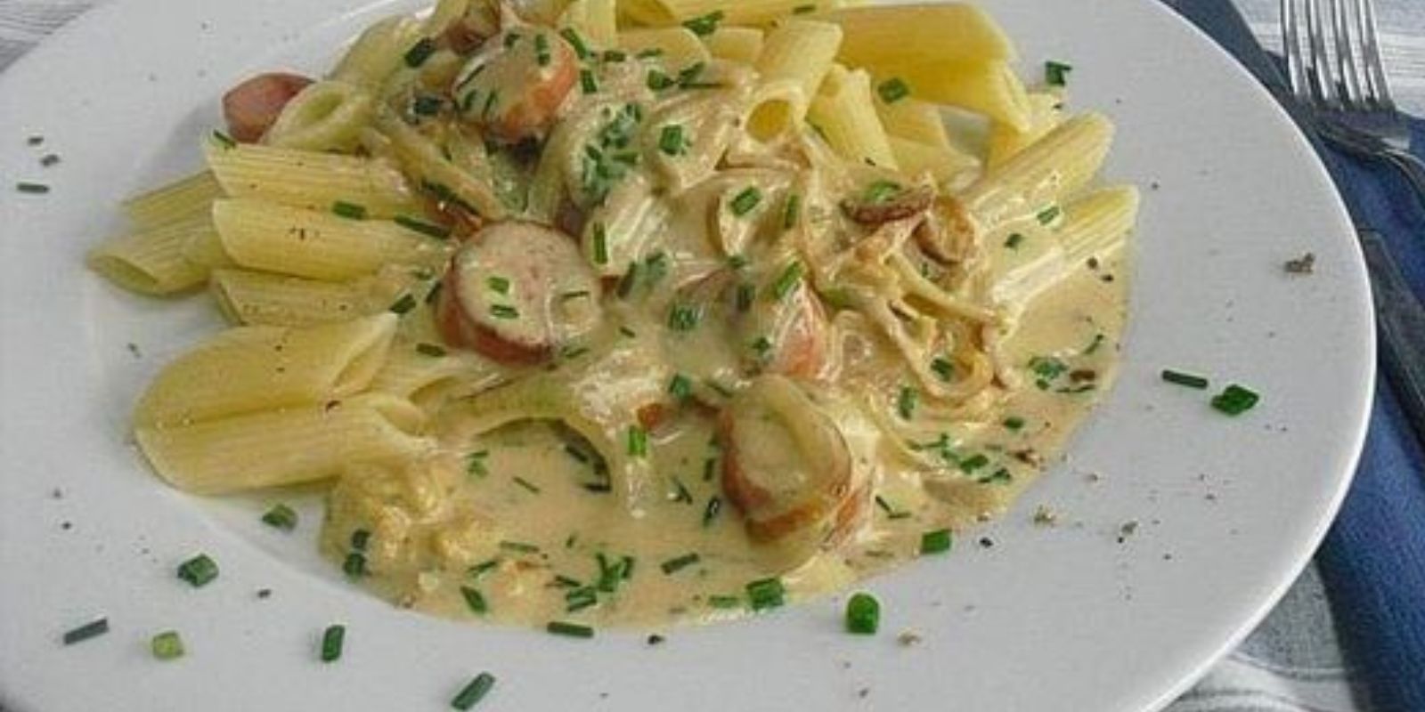 Goulasch saucisse moutarde avec penne, c’est toujours facile et bon goût