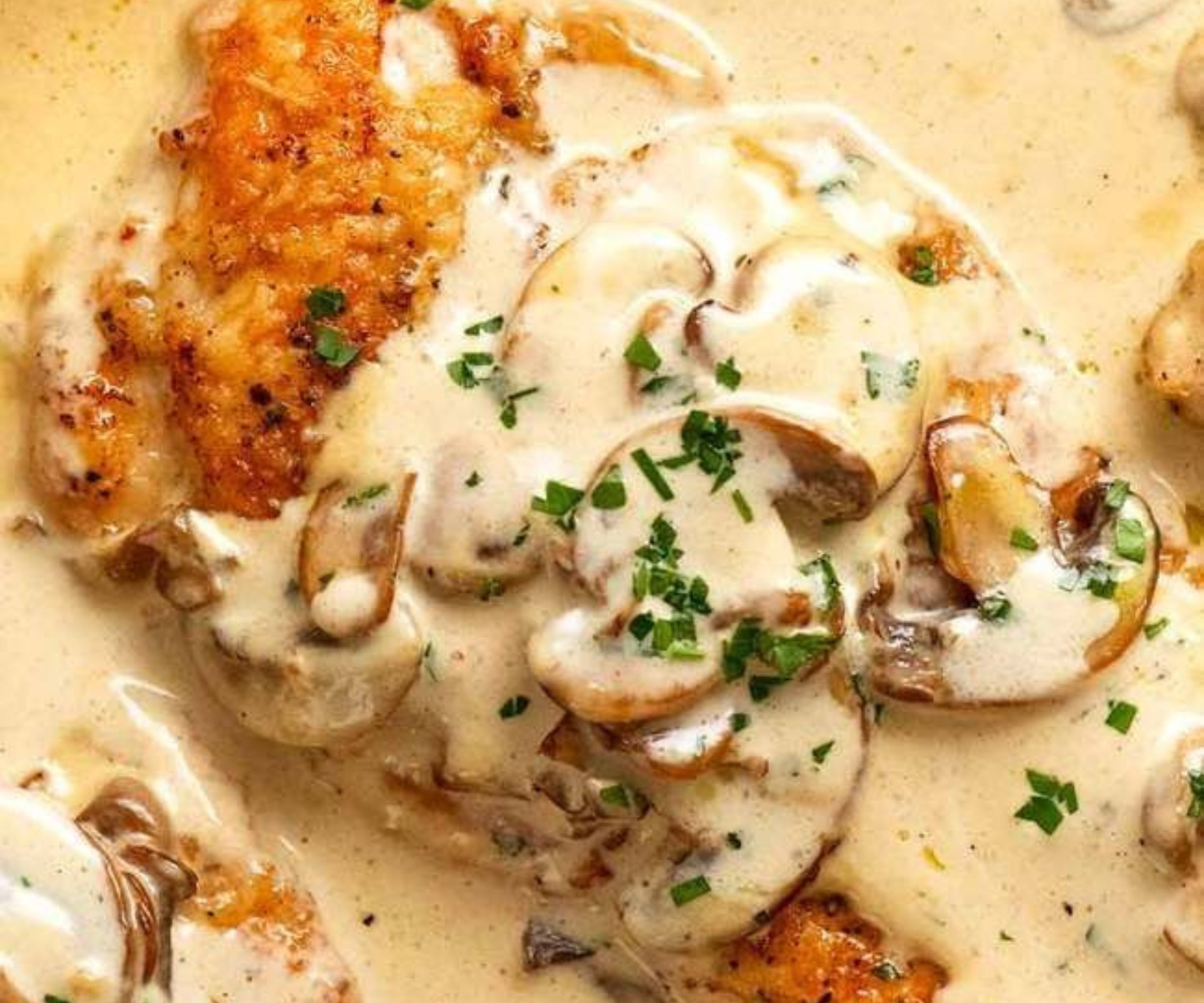 Gratinierte Hähnchenfilets in Champignonrahm: Ein Gaumenschmaus zum Genießen