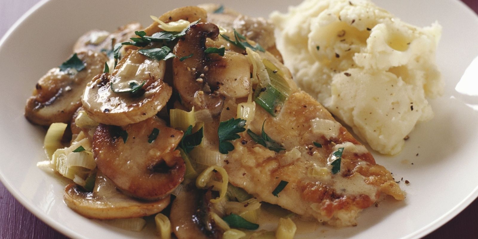 Gratinierte Hähnchenfilets in Champignonrahm