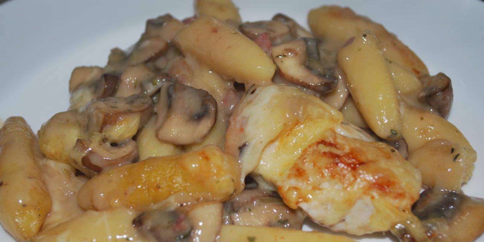 Gratinierte Hähnchenfilets in Champignonrahm