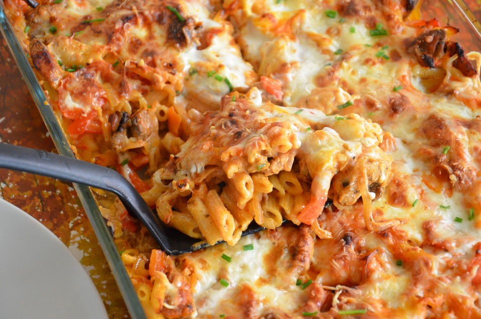 Gyros-Nudelauflauf in Metaxasoße