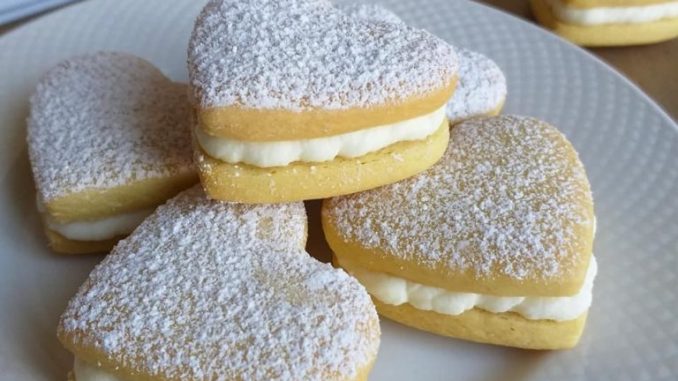 HERZ-PLÄTZCHEN mit Milchcremefüllung