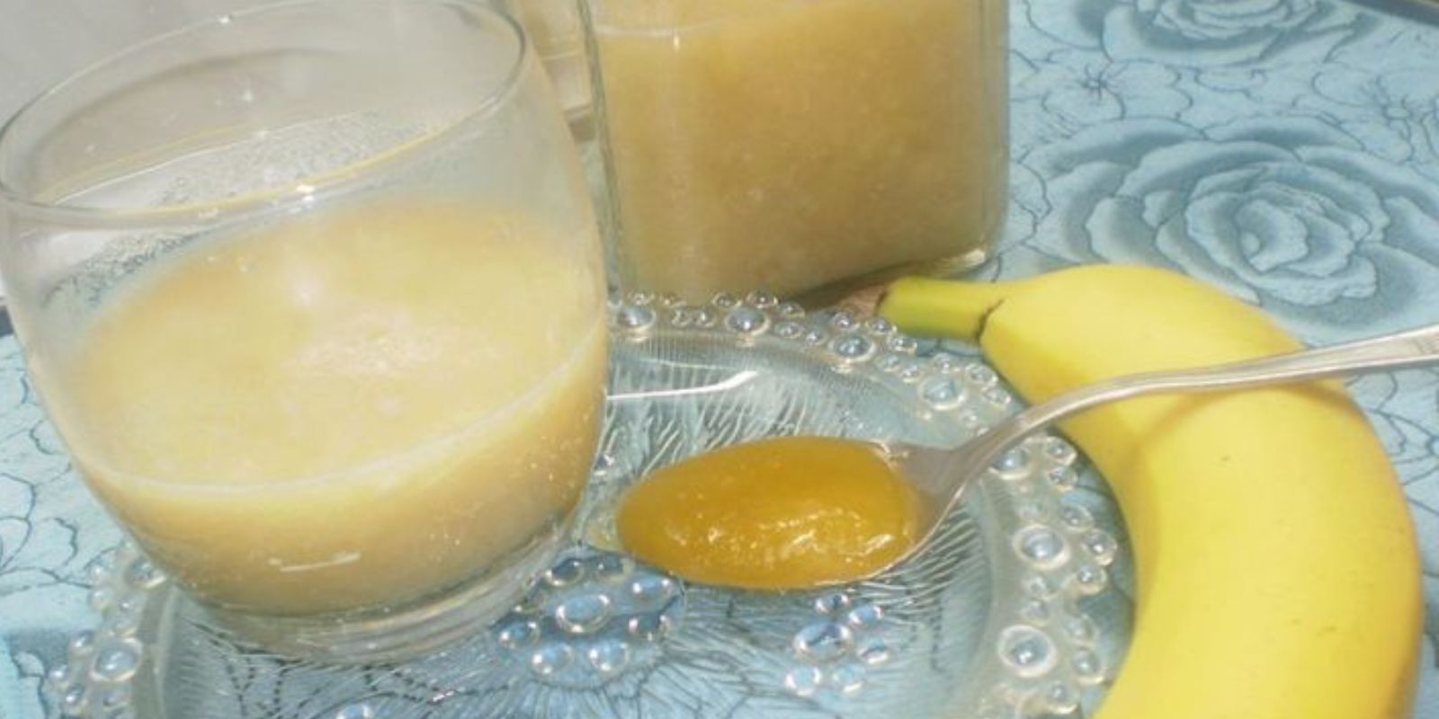 HONIG, BANANEN UND WASSER MISCHEN: HUSTEN UND AUCH BRONCHITIS WERDEN VERSCHWINDEN