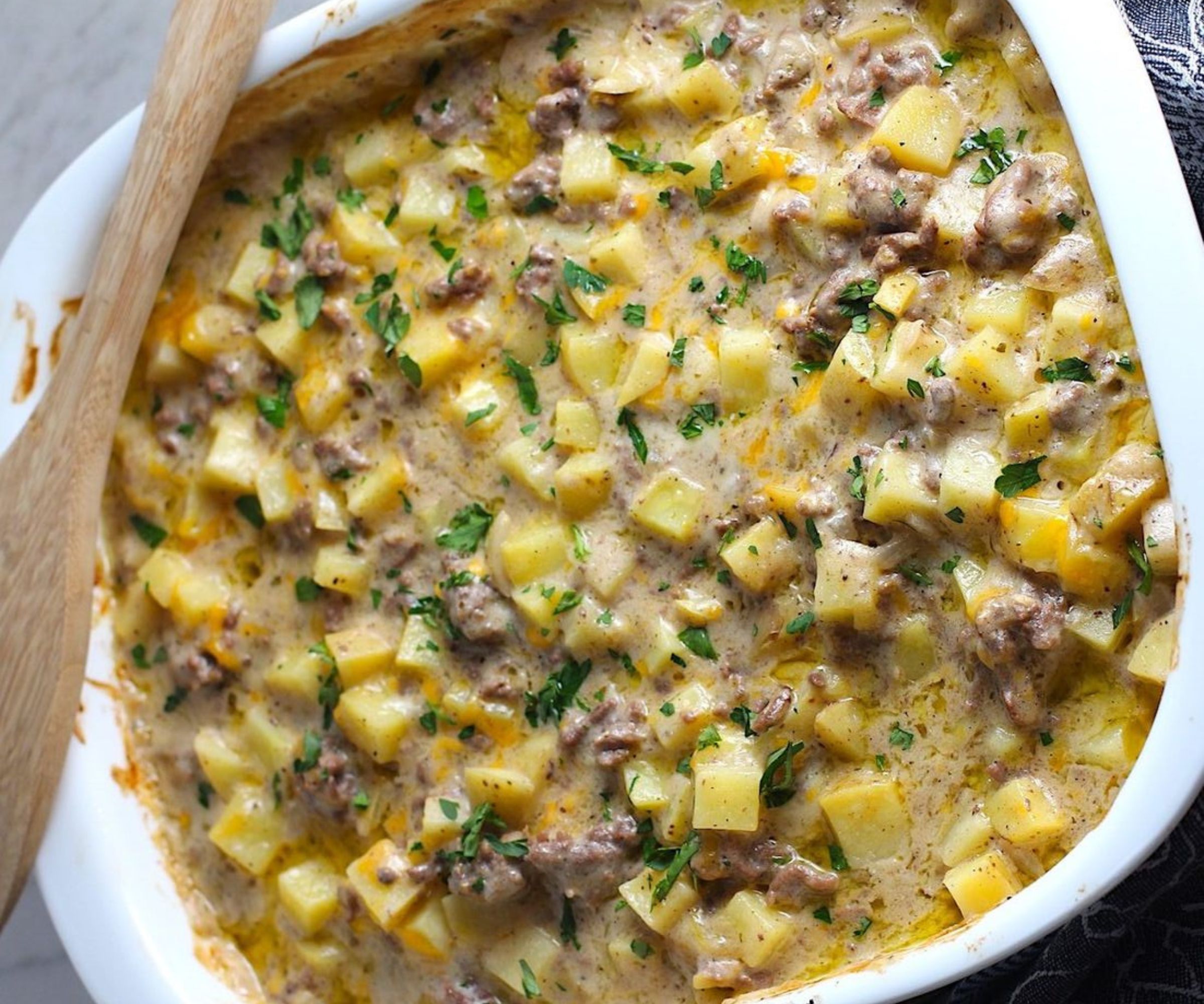 Hamburger-Kartoffel-Käse-Auflauf: Ein Herzhaftes Komfortgericht für die Ganze Familie