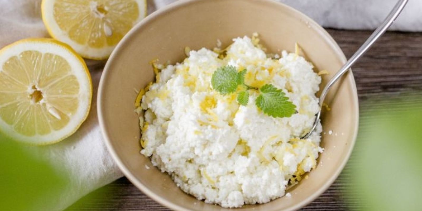 Hausgemachter Käse mit Zitrone