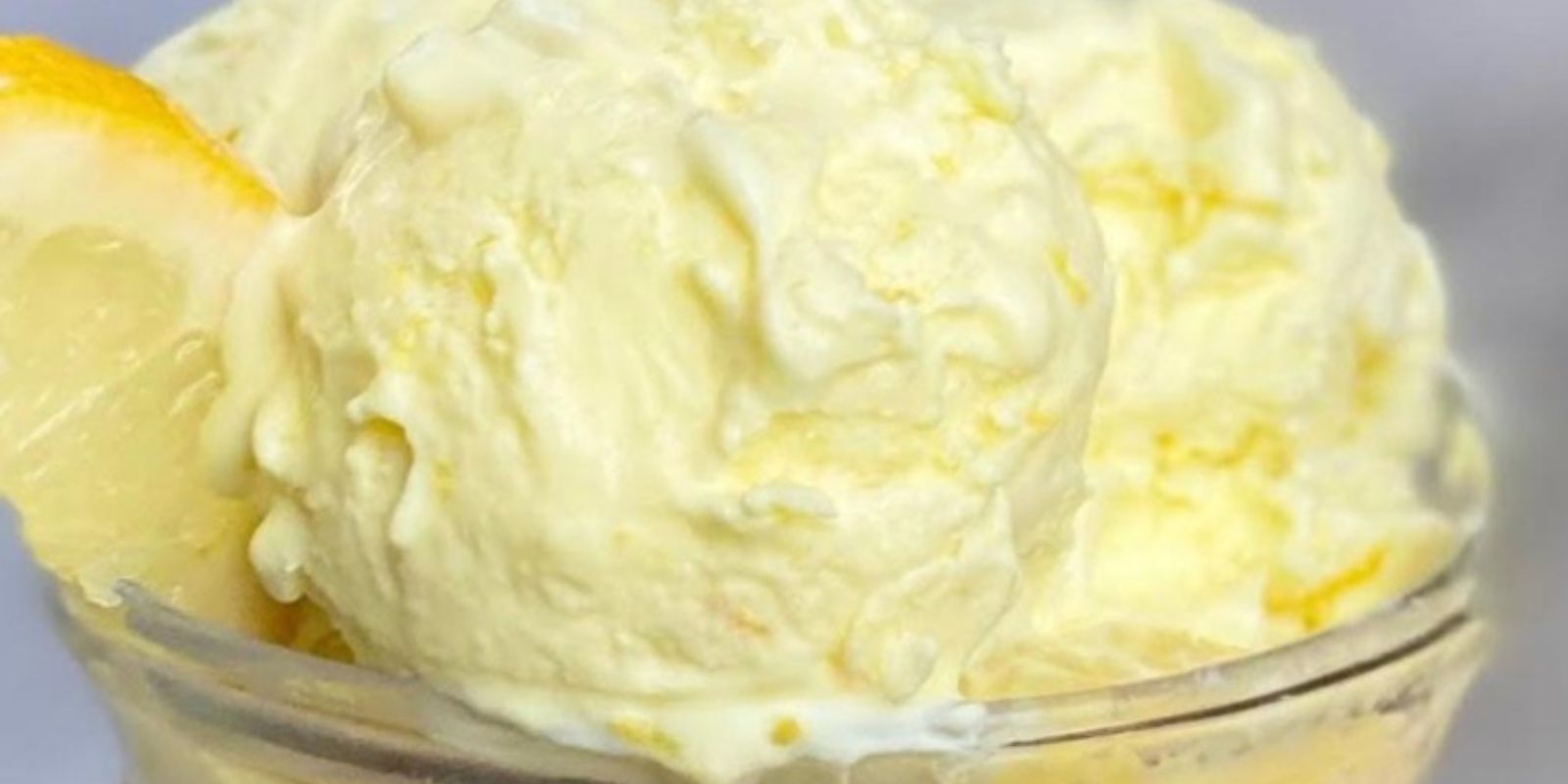 Hausgemachtes Zitroneneis ohne Eismaschine: Lecker und Duftend