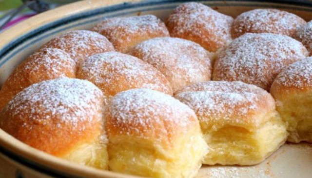 Hefeteigbuchteln mit Quarkfüllung