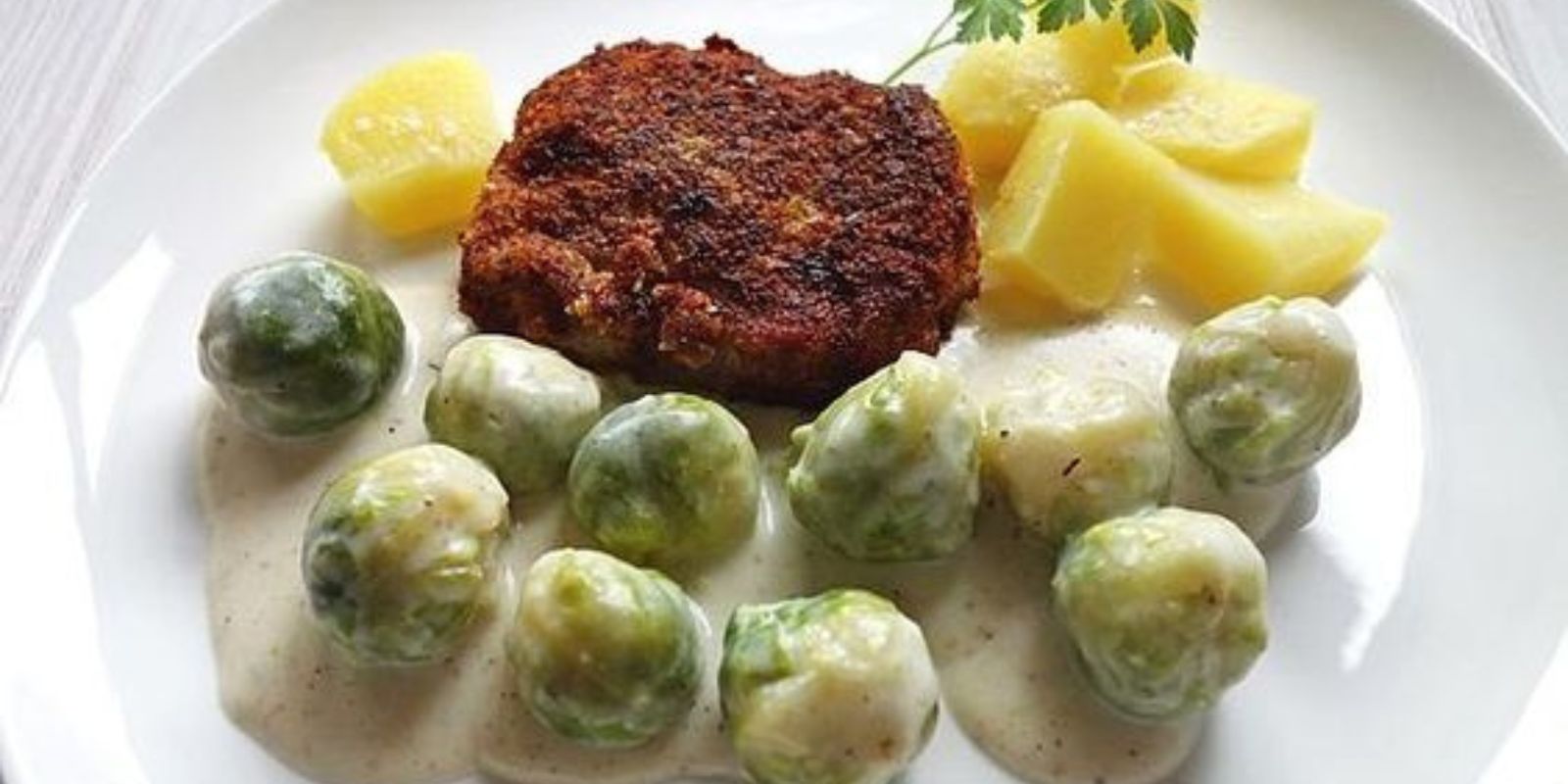 Herbstliche Delikatesse: Rosenkohl in Frischkäse-Senfsauce