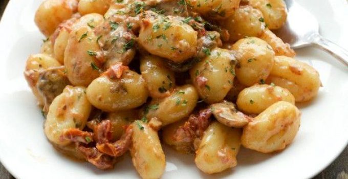 Hähnchen-Gnocchi-Pfanne mit Möhren
