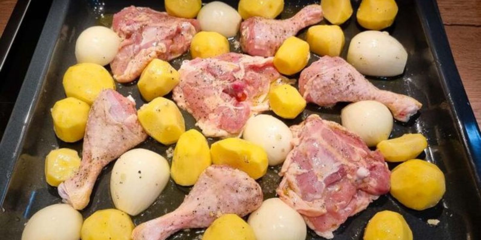 Hähnchenschenkel mit Rosenkohl und Salzkartoffeln