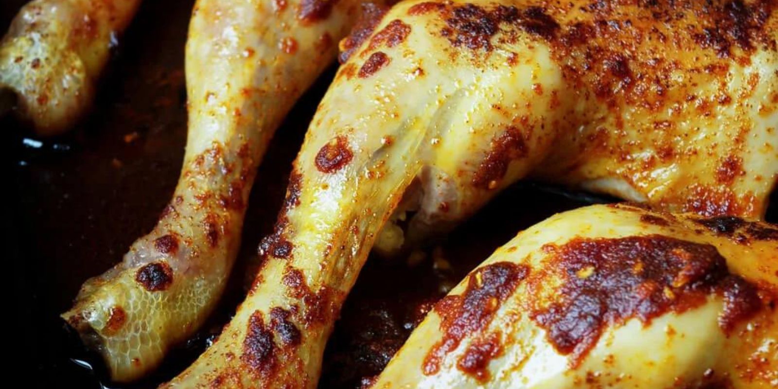 Hühnerschenkel aus dem Ofen sind ein köstliches und sehr einfaches Hauptgericht