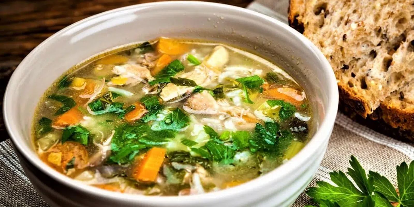 Hühnersuppe – Ein Klassiker für Wohlbefinden und Genuss