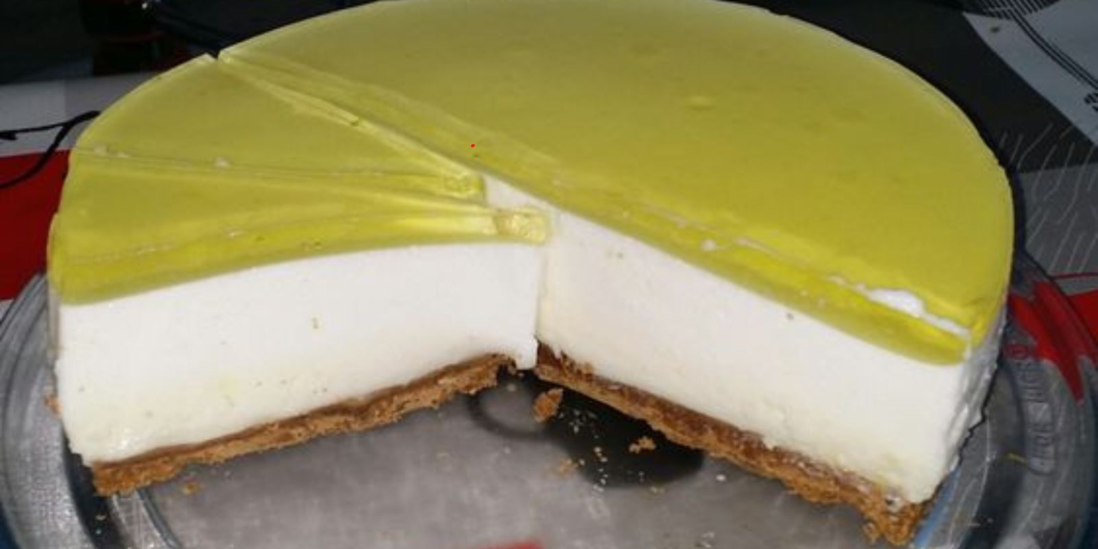 Hier ist ein Rezept für eine köstliche Zitronen-Joghurt-Torte, die immer gelingt: