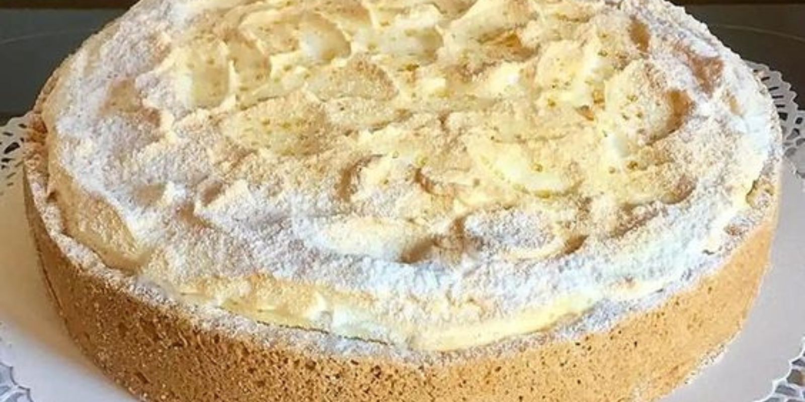 Hier ist ein Rezept für einen köstlichen Quark-Schneekuchen mit Vanillepudding: