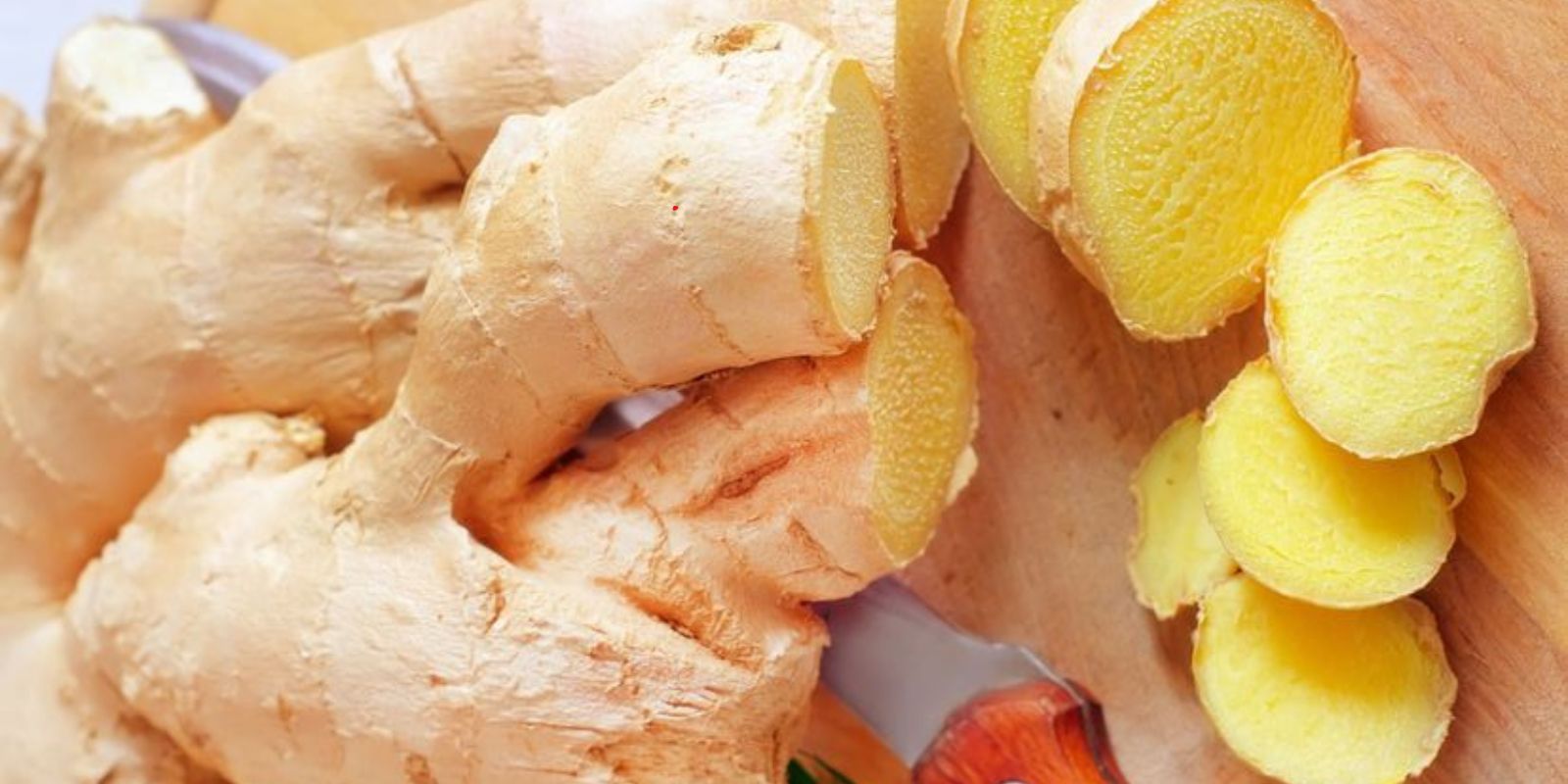 Hier ist ein einfaches Rezept, um Ingwerwasser zuzubereiten: