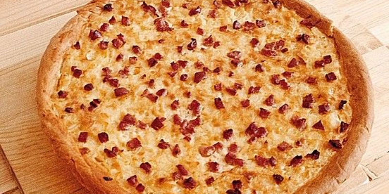 Hier ist ein köstliches Rezept für einen süßen Zwiebelkuchen, der Komfort und Genuss vereint: