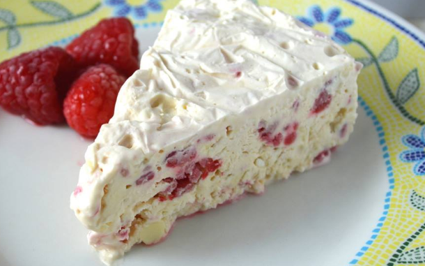 Himbeer Eistorte mit Frischkäse