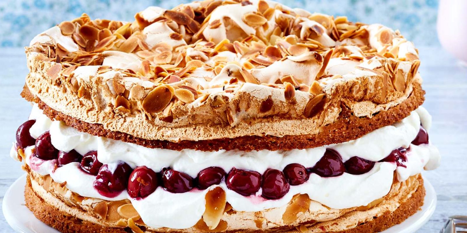 Himmelstorte mit Kirschen – Ein luftig-leichter Genuss für besondere Anlässe