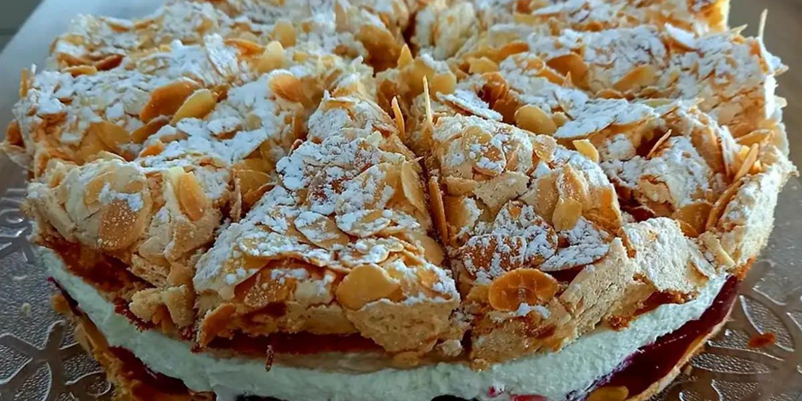 Himmelstorte mit Kirschen