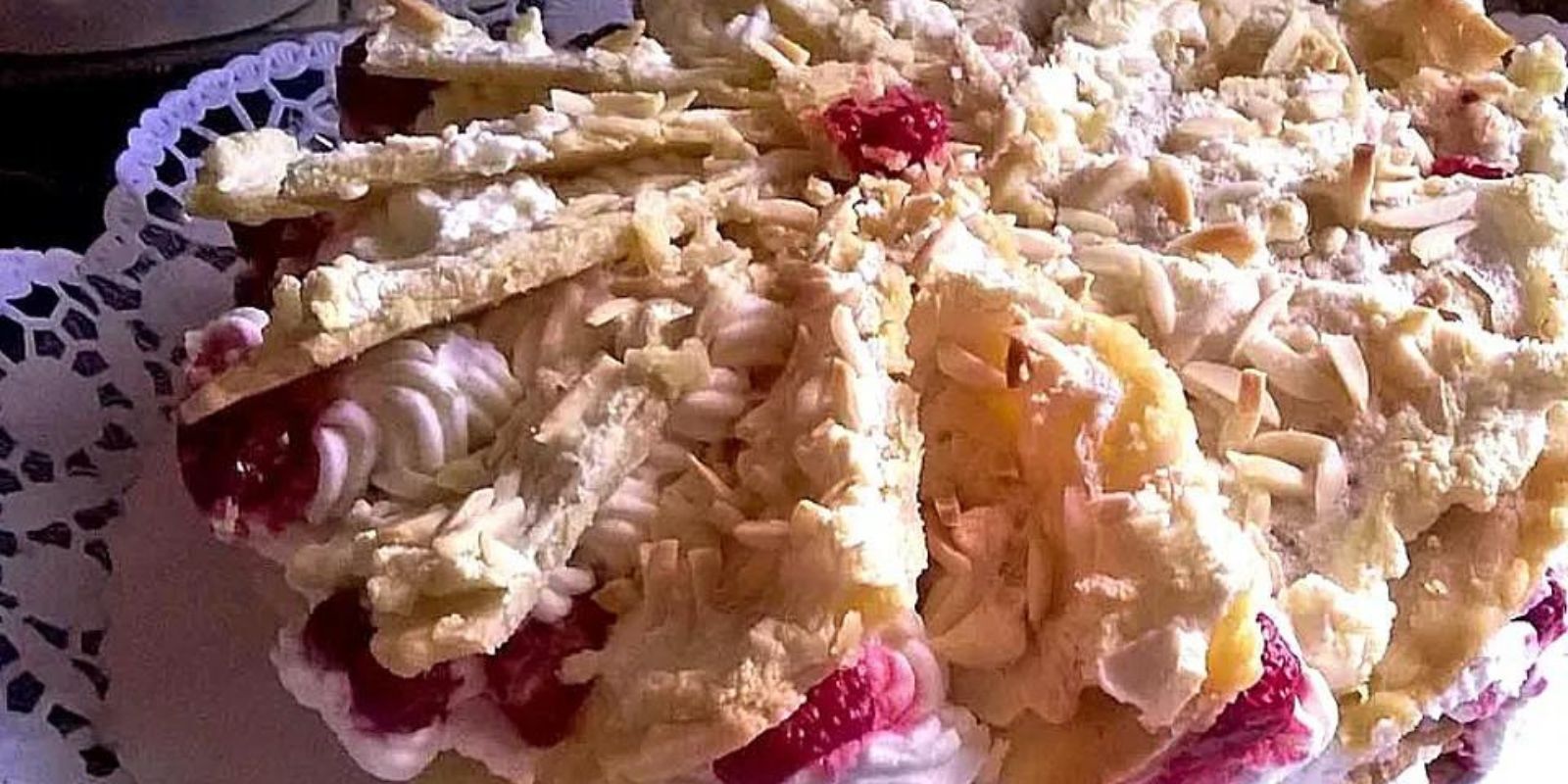 Himmelstorte mit kirschen