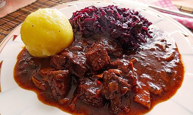 Hirschgulasch