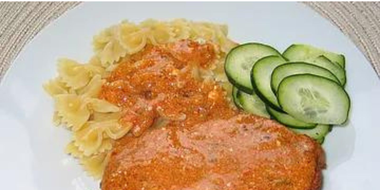 Honig-Senf-Schweinekoteletts und Kartoffelpfanne