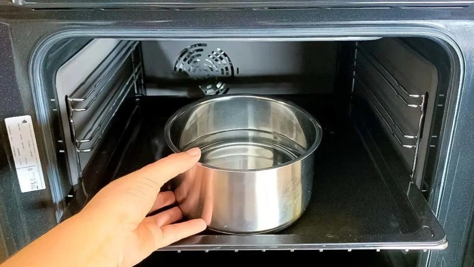 Ich fülle die Pfanne und stelle sie in den Ofen