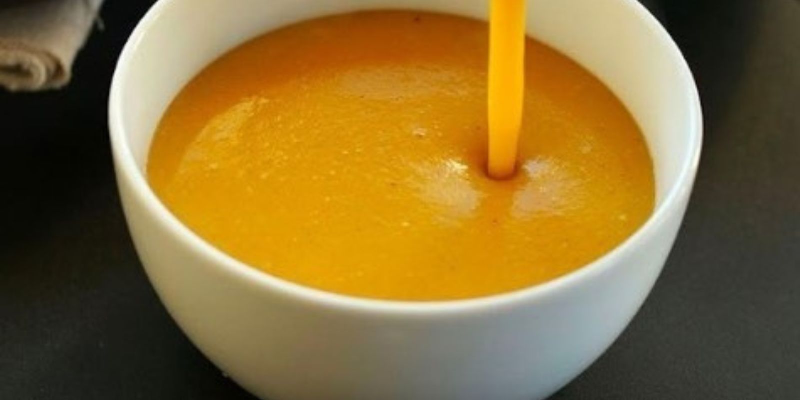 Ingwer und Kurkuma vor dem Schlafengehen: Die magische Mischung für eine gereinigte Leber und erfrischenden Schlaf