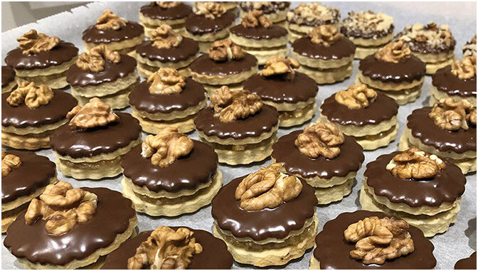 Ischler Törtchen mit Nussfüllung