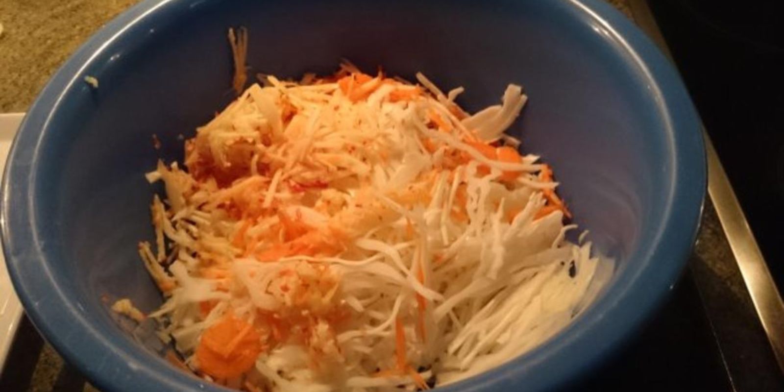 KRAUTSALAT MIT JOGHURT & MAYONNAISE