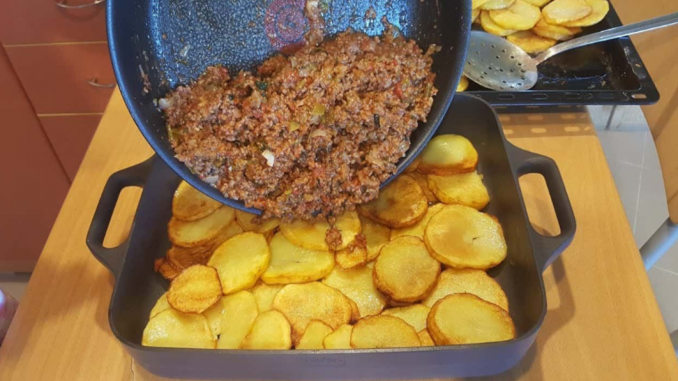 Kartoffel Hack Auflauf, köstliches Abendessen für die ganze Familie