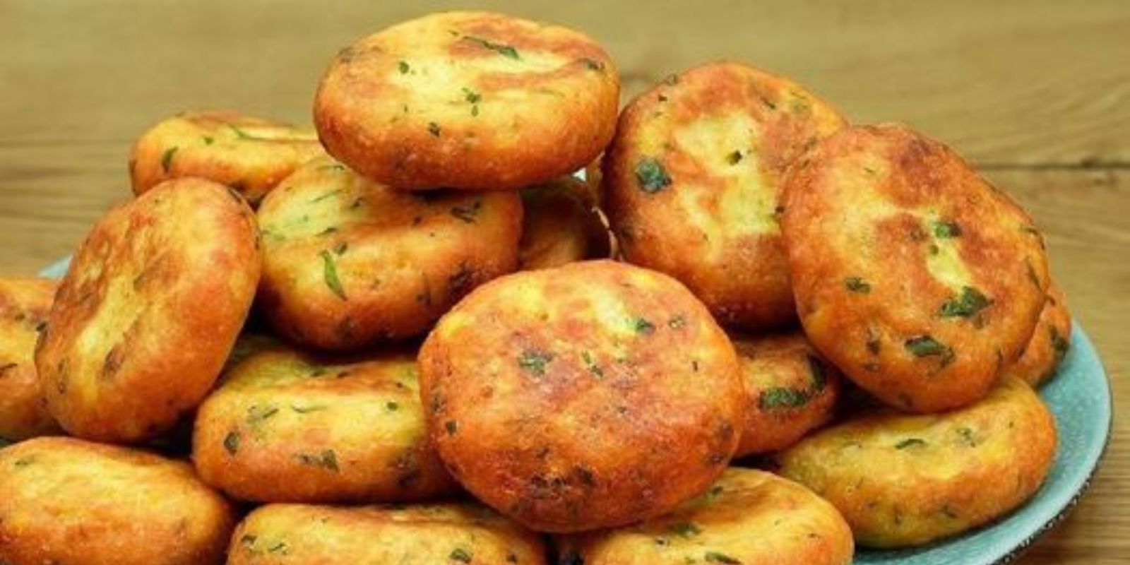 Kartoffelfrikadellen gefüllt mit Käse – Ein herzhaftes Vergnügen auf dem Teller