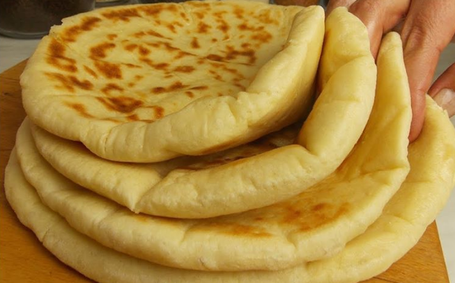 Knoblauchfladen mit Käse ohne Hefe