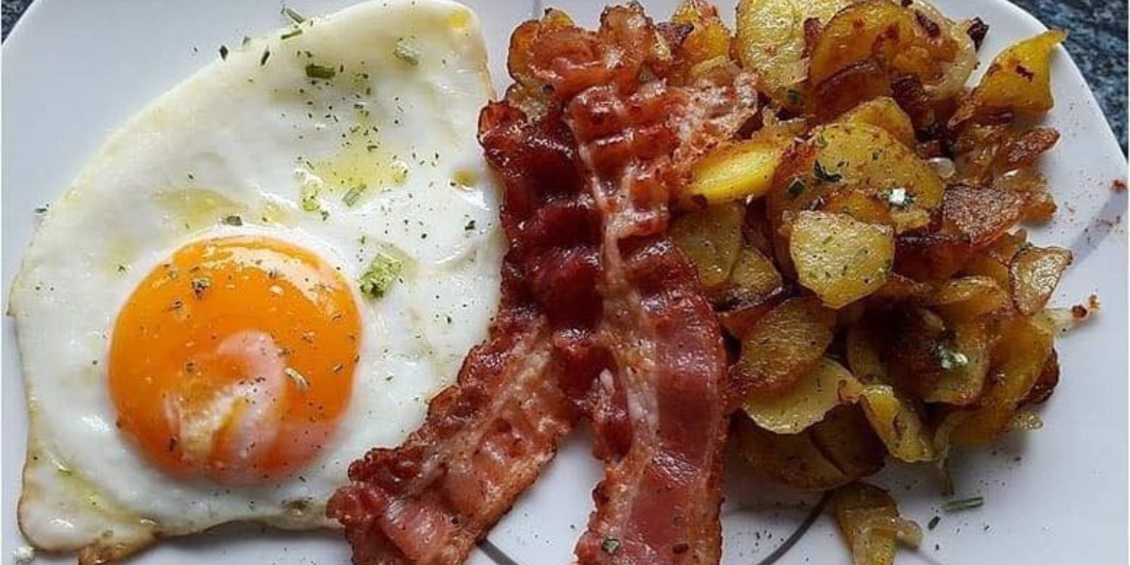 Knusprige Bratkartoffeln mit Spiegelei – Ein Klassiker, der die Sinne verwöhnt!