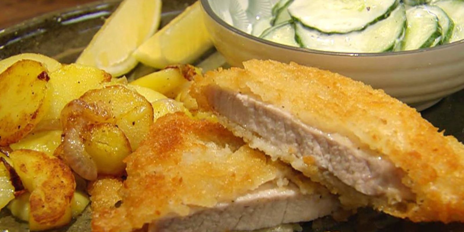 Knuspriges Schnitzel mit Schnellen Bratkartoffeln – Ein Klassiker neu interpretiert