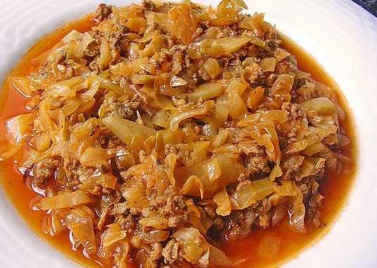 Kohl geschmort mit Hackfleisch