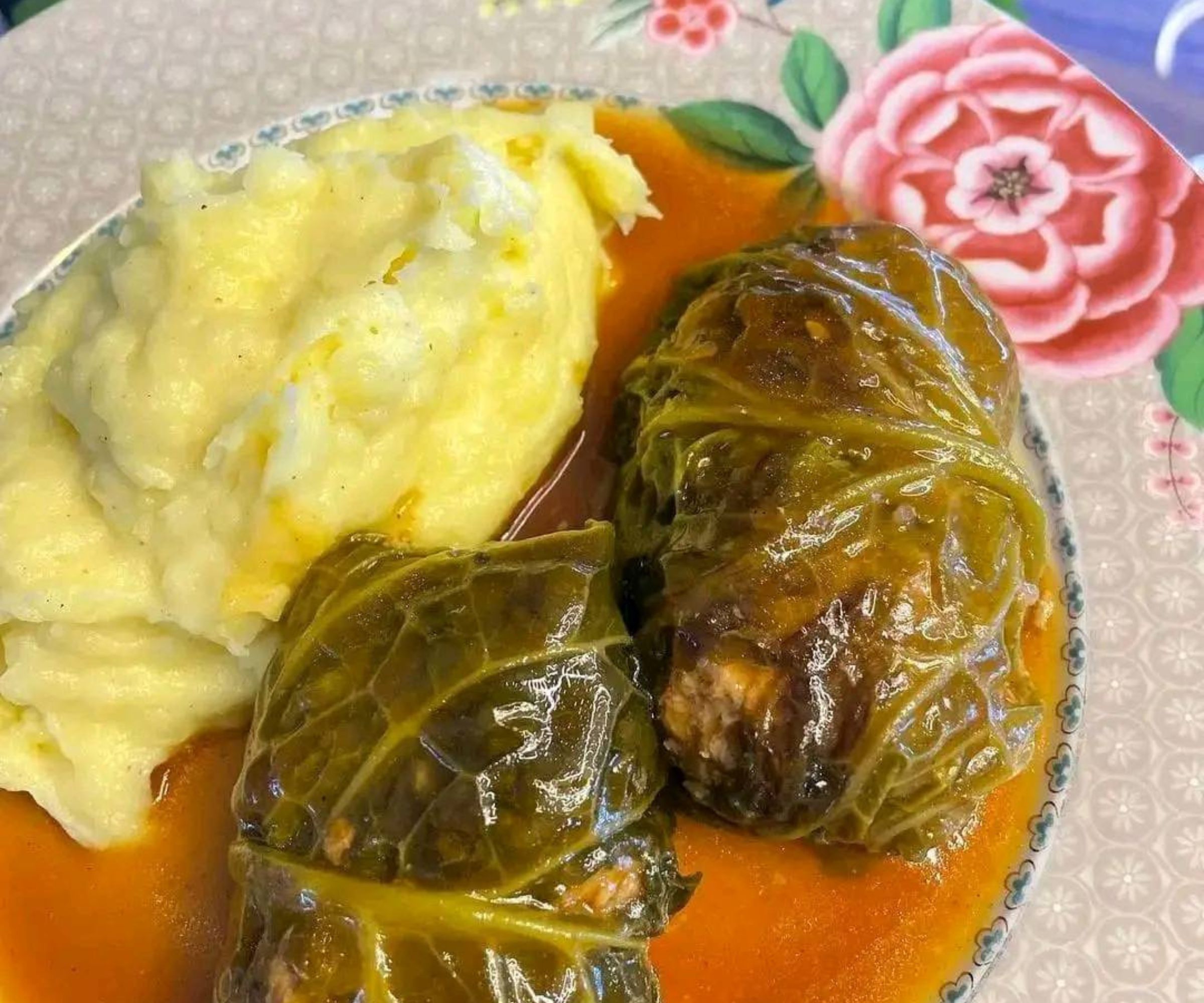 Kohlrouladen mit Kartoffelpüree: Ein klassisches Gericht mit herzhafter Note