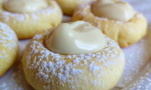 Kokosplätzchen mit weißer Schokoladen Füllung