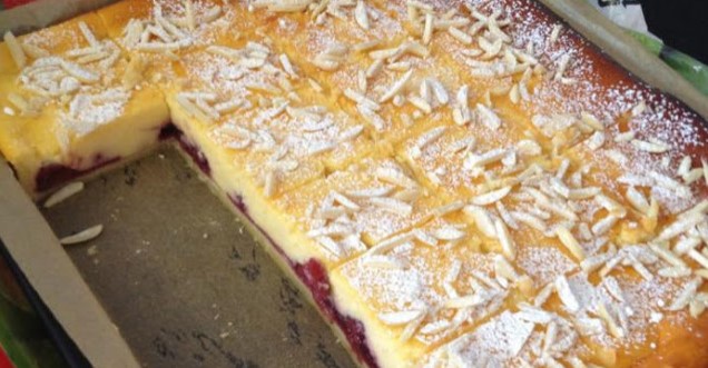 Käsekuchen mit Kirschen vom Blech