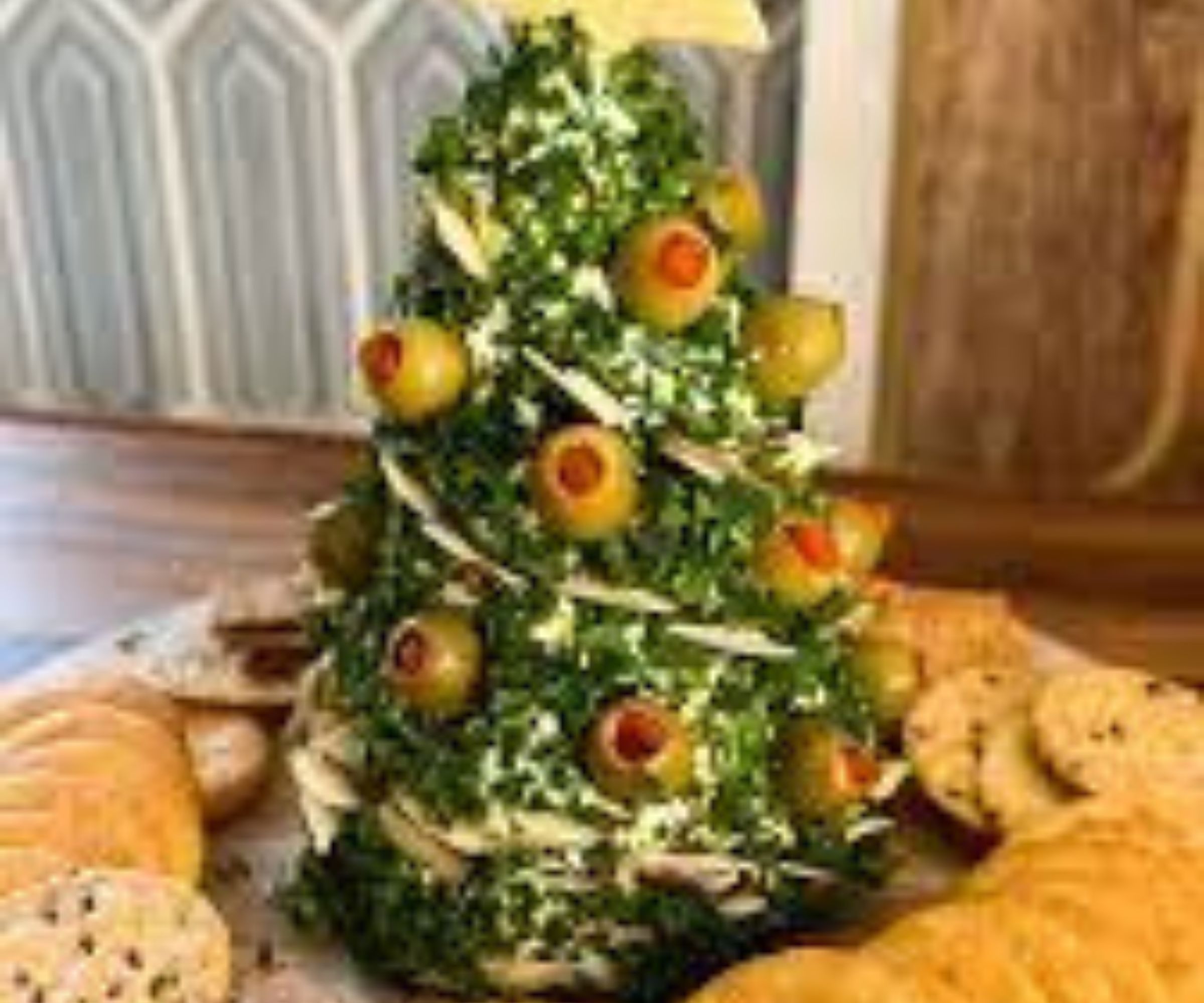 Käsig und lecker: Eine kreative Vorspeisen-Idee für den besonderen Weihnachtsbaum