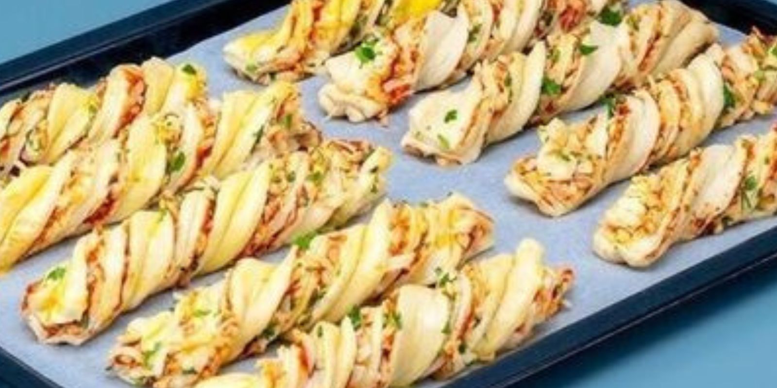 Köstliche Einfachheit: Blätterteig Stangen mit Schinken und Käse