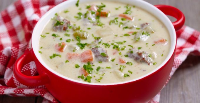 Leckere Low-Carb-Kohlrabisuppe mit Hackfleisch