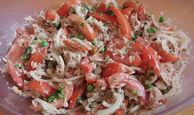Leichter und leckerer Thunfisch – Tomaten – Salat – fettarm, schnelle Zubereitung